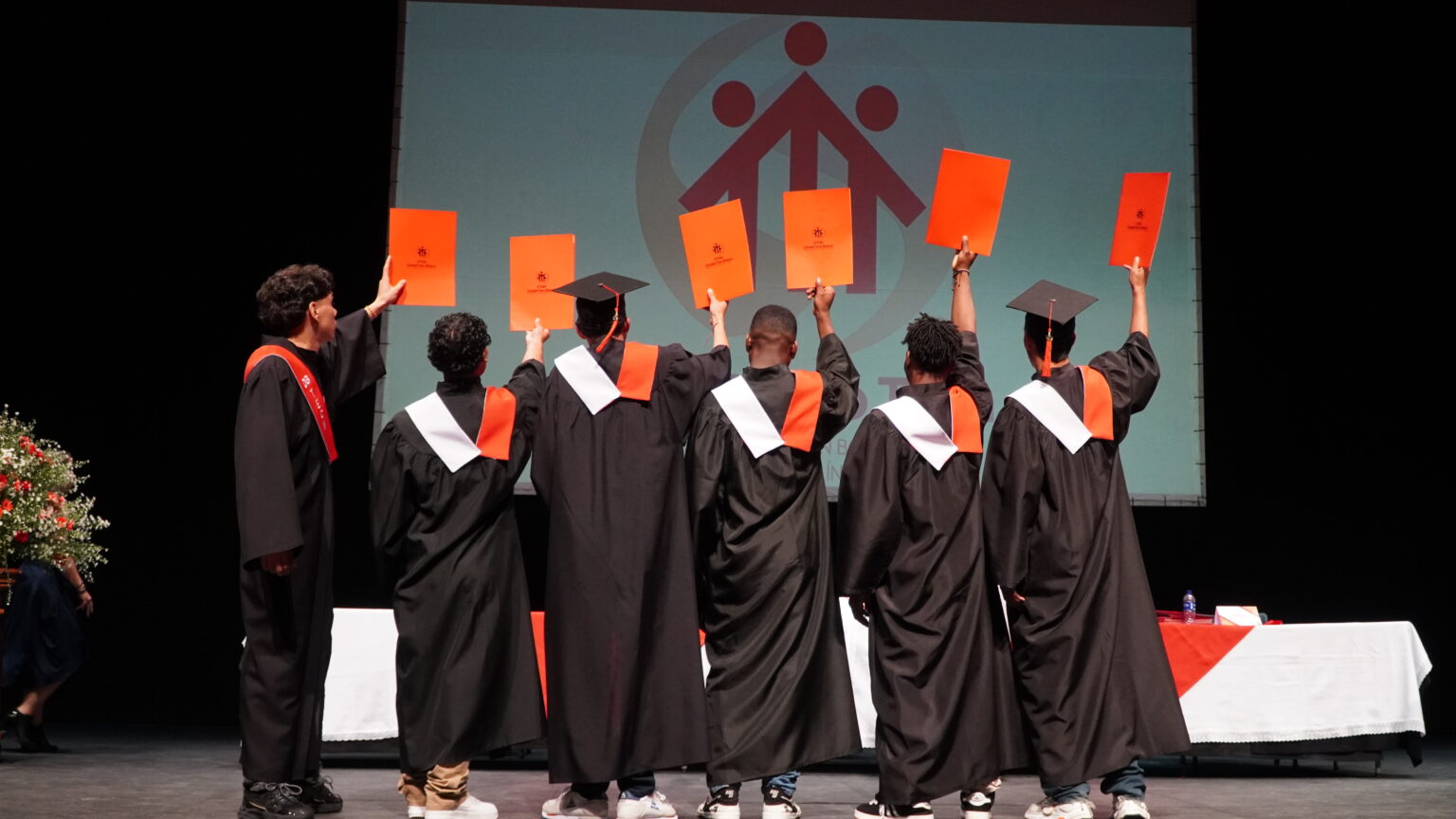158 jóvenes culminaron su formación técnica en Don Bosco Tech, en el marco de los 60 años de Ciudad Don Bosco