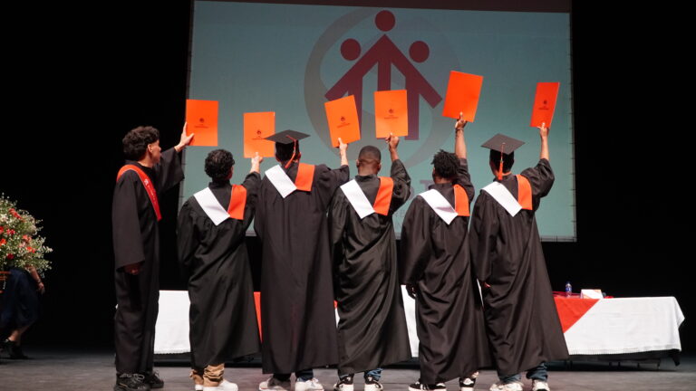 158 jóvenes culminaron su formación técnica en Don Bosco Tech, en el marco de los 60 años de Ciudad Don Bosco